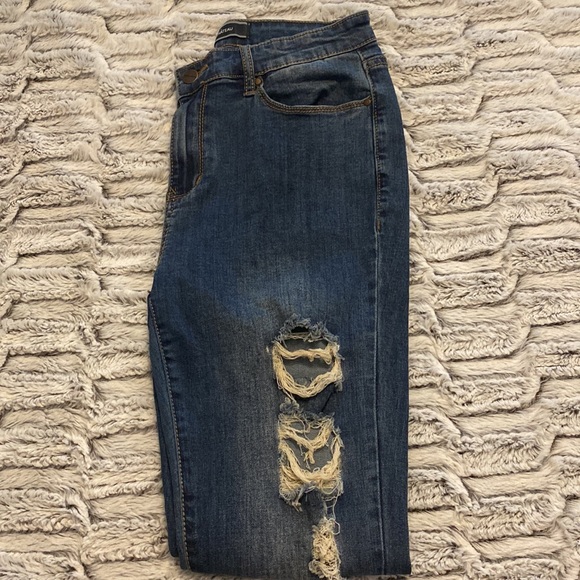 Distressed Denim Jeans - Picture 6 of 7